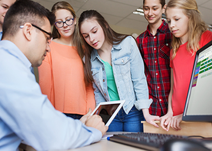 Teacher explains BlocksCAD to students